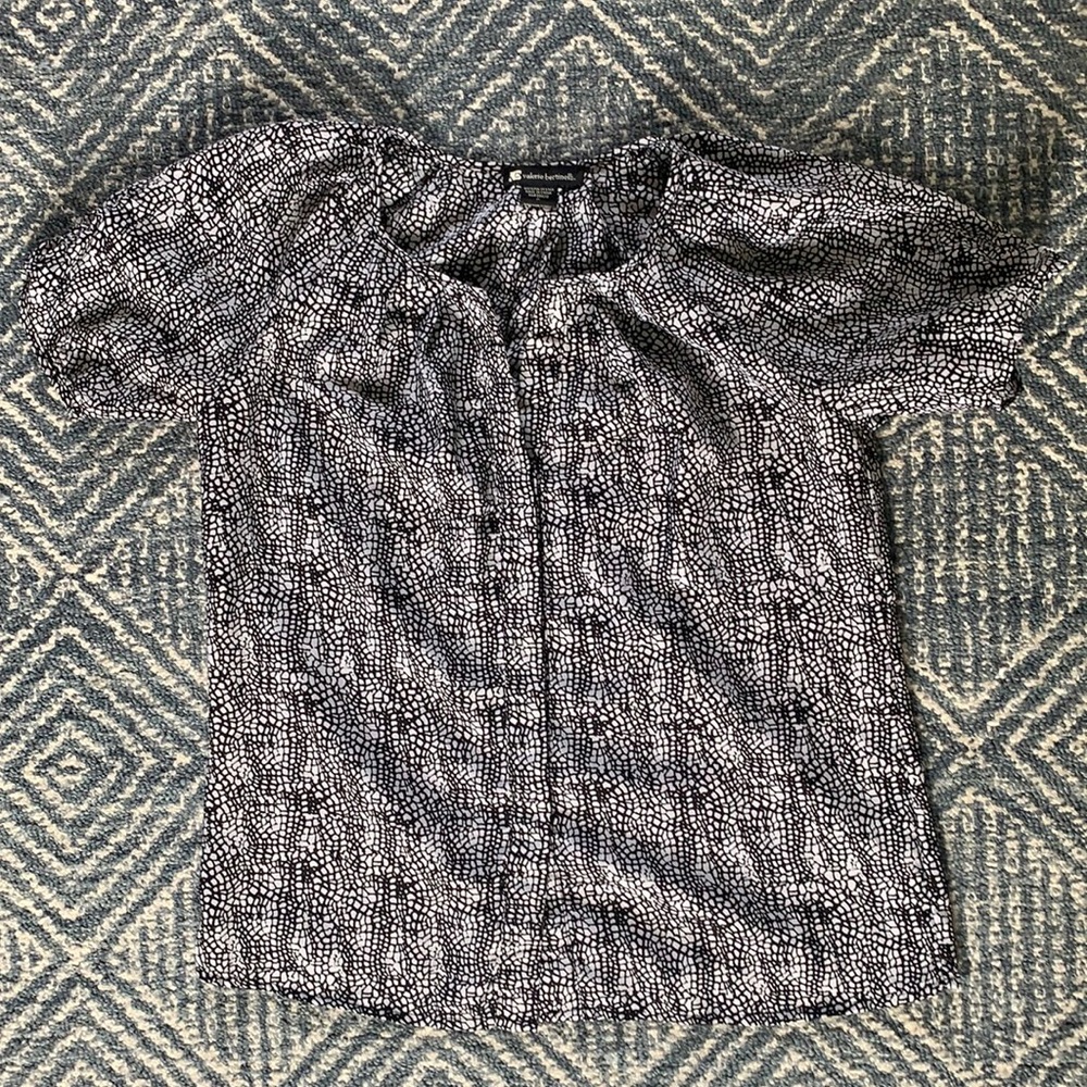 White & Black Valerie Bertinelli Shirt/Blouse. Sz Small Button Down Top